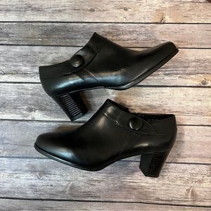 NIB Covington Black Heels, Size 6.5 W